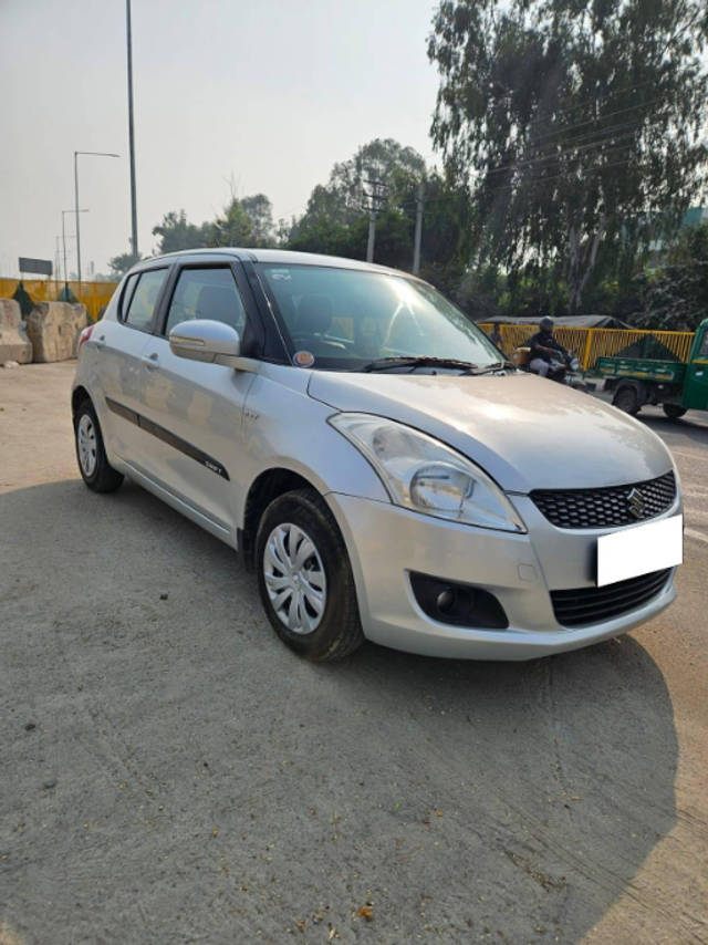 https://images10.gaadi.com/usedcar_image/4302579/original/cf1de0edd8cb4cd3c33ad3f48def571b.png?imwidth=6400