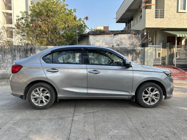 https://images10.gaadi.com/usedcar_image/4302617/original/1627a76adb225812f9224ddf0d624210.jpg?imwidth=6401