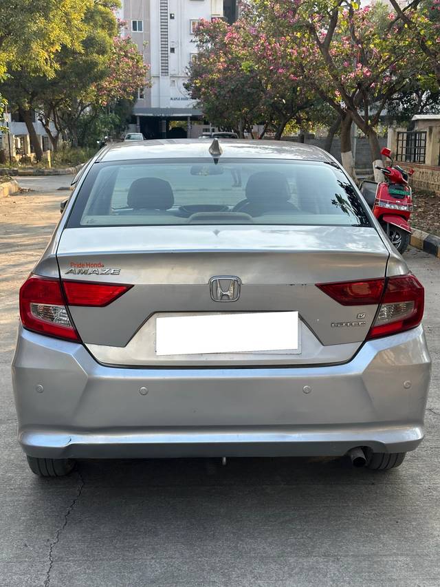 https://images10.gaadi.com/usedcar_image/4302617/original/processed_9877b60061ade03b41ba3fc4f6112b43.jpg?imwidth=6402