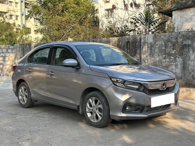 https://images10.gaadi.com/usedcar_image/4302617/original/processed_a7d772eeb7887e58b8d62a6498a3b611.jpg?imwidth=6400