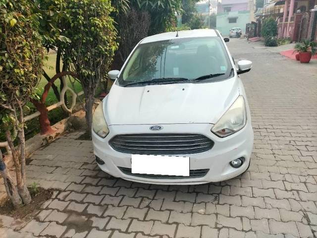 https://images10.gaadi.com/usedcar_image/4302690/original/processed_cfaa4350-0608-4d32-aa2e-0d6e0d9029bf.jpg?imwidth=6400