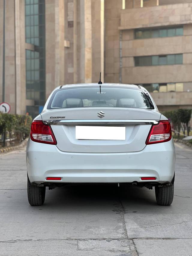 https://images10.gaadi.com/usedcar_image/4302807/original/processed_32387e62e0e5309520ba1612ebb3474b.jpg?imwidth=6402