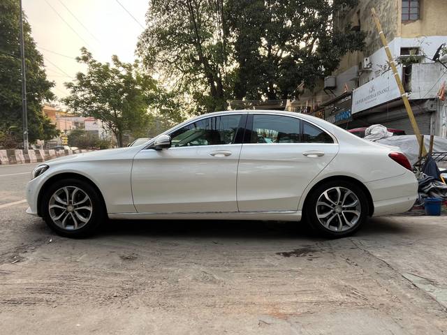 https://images10.gaadi.com/usedcar_image/4302835/original/processed_f82091da565285077e88a5f45e0f0558.jpg?imwidth=6401