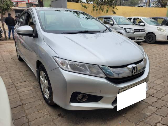 https://images10.gaadi.com/usedcar_image/4302852/original/processed_88ba0a19cdeaf40f9250128b8e38c7a3.jpg?imwidth=6400