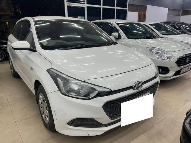 https://images10.gaadi.com/usedcar_image/4302854/original/processed_6c19a6b667effb5b129a63aca288f058.jpg?imwidth=6400