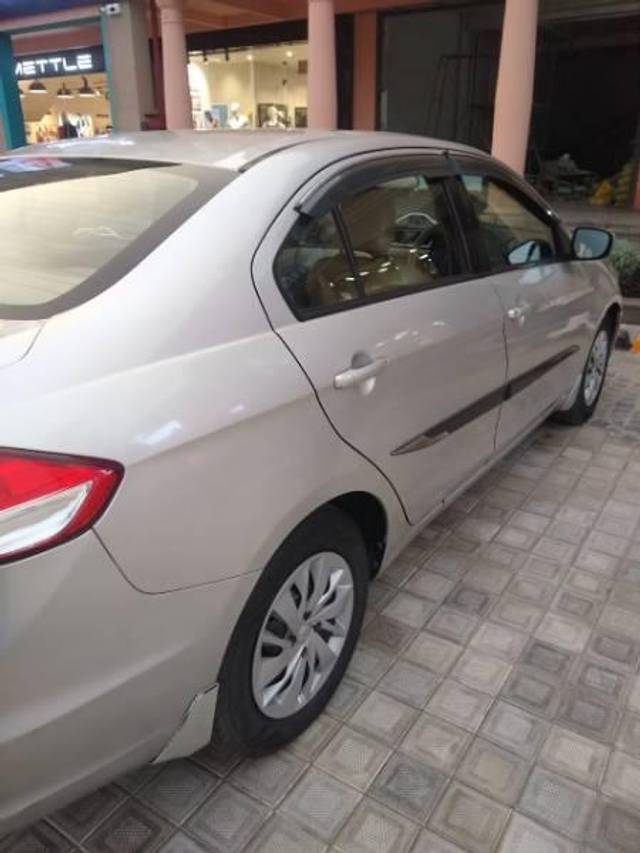 https://images10.gaadi.com/usedcar_image/4302855/original/processed_92d17672-e311-4c2e-bbd4-989ad32c7296.jpg?imwidth=6400