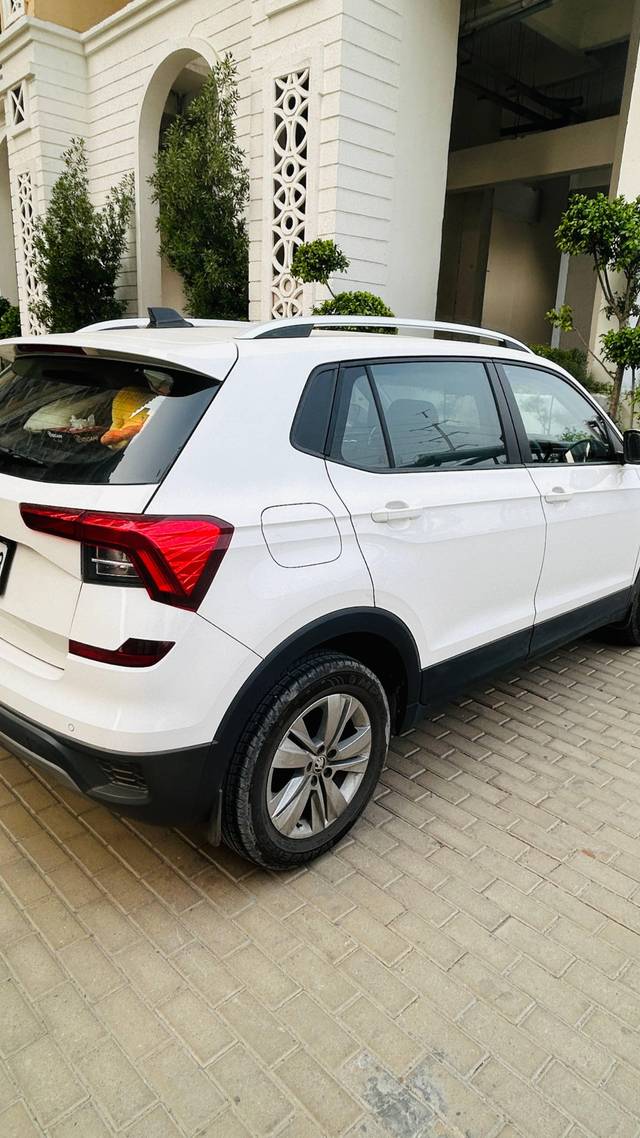 https://images10.gaadi.com/usedcar_image/4302989/original/processed_0b085895-2514-4c86-9462-3ddb5ede8e5c.jpeg?imwidth=6402