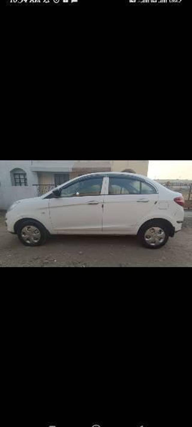 https://images10.gaadi.com/usedcar_image/4303020/original/processed_b833dedb-dc9a-4d67-97b0-85f9a61d026c.jpg?imwidth=6402