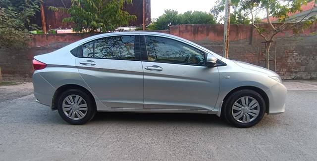 https://images10.gaadi.com/usedcar_image/4303043/original/1ad5be930882bec782d152fdd72848f9.jpg?imwidth=6401