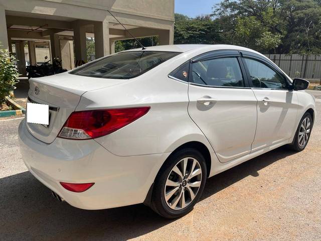 https://images10.gaadi.com/usedcar_image/4303102/original/processed_e55c08208c20e25c9374b24f13070fa0.jpg?imwidth=6402