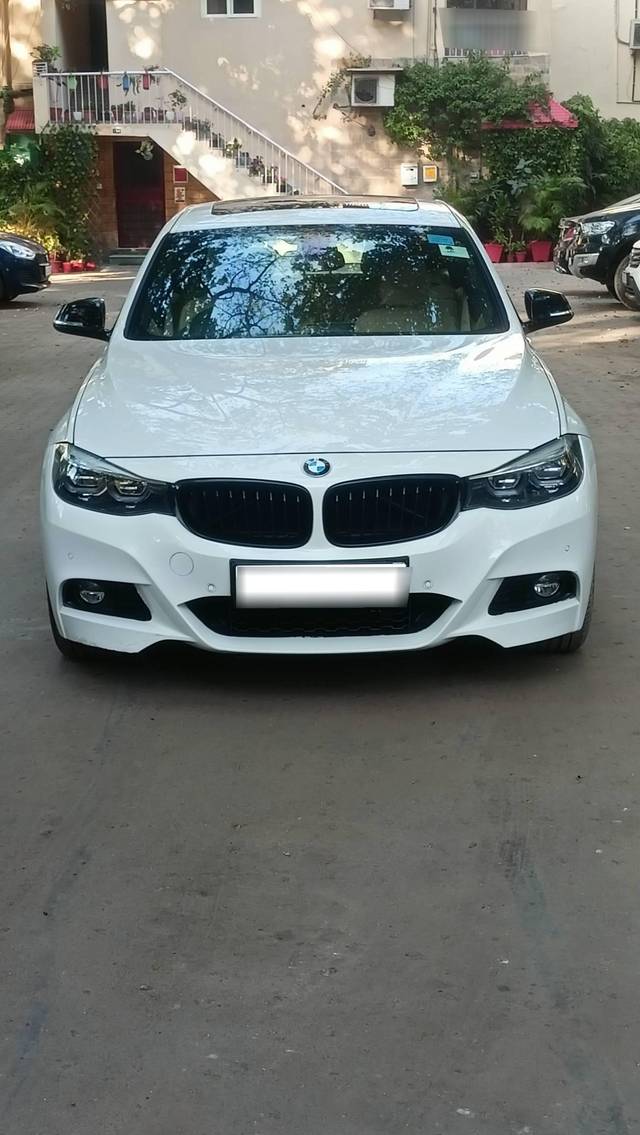 https://images10.gaadi.com/usedcar_image/4303232/original/processed_52d4fea9f5d2b850b4efa5c1f1e88545.jpeg?imwidth=6402