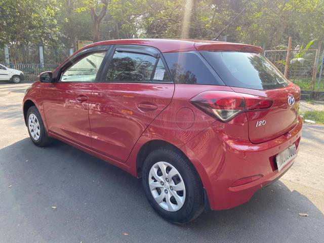 https://images10.gaadi.com/usedcar_image/4303240/original/processed_1c126fd7df6040b19236cec860910a94.jpg?imwidth=6402