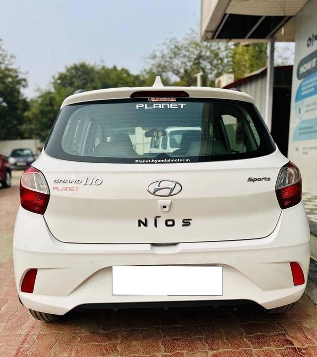 https://images10.gaadi.com/usedcar_image/4303264/original/processed_1dd402fb533c6c4d4b3827ffc86ec593.jpg?imwidth=6402