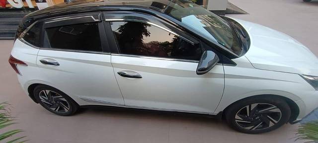 https://images10.gaadi.com/usedcar_image/4303273/original/processed_b706f09d1c89c7c18351f6b6e565978a.jpg?imwidth=6401