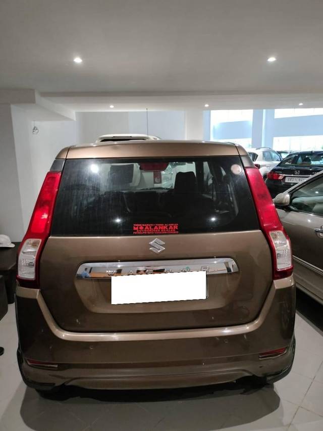 https://images10.gaadi.com/usedcar_image/4303279/original/processed_5abbf851ebaf202a300e4d2d770915d9.jpg?imwidth=6401