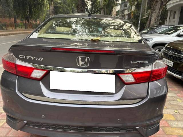 https://images10.gaadi.com/usedcar_image/4303311/original/processed_ab215b5b114bd1ebb3e01fda65c97342.jpg?imwidth=6402