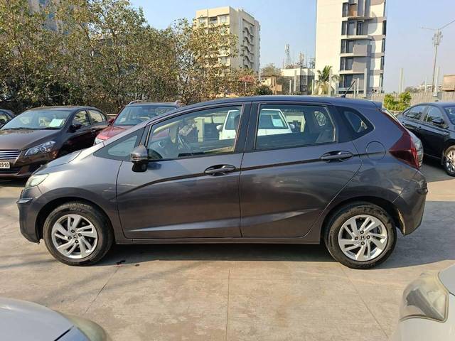 https://images10.gaadi.com/usedcar_image/4303347/original/processed_0cb9ef708390b345431323b398ad804a.jpg?imwidth=6402