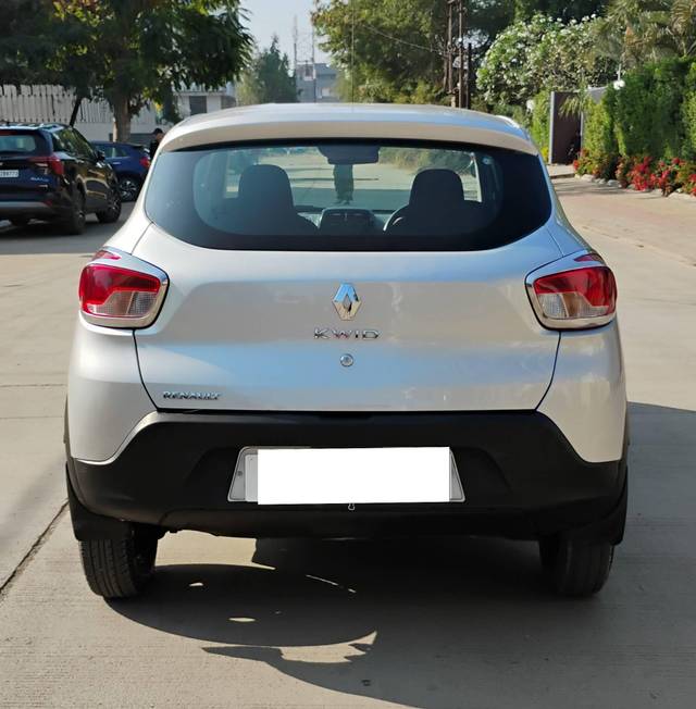 https://images10.gaadi.com/usedcar_image/4303355/original/processed_47e7d40b6c0c75ca6d86aa193e39c859.jpg?imwidth=6401