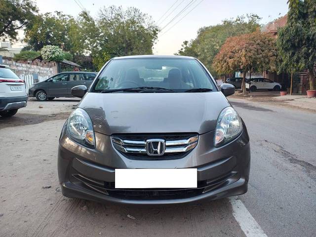 https://images10.gaadi.com/usedcar_image/4303450/original/processed_6cb1ed28460b494e1a69eee777d41e65.jpg?imwidth=6402