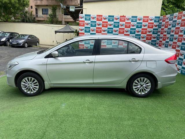 https://images10.gaadi.com/usedcar_image/4303463/original/processed_33bed8ddae568a491c70ef87fdae087b.jpg?imwidth=6402