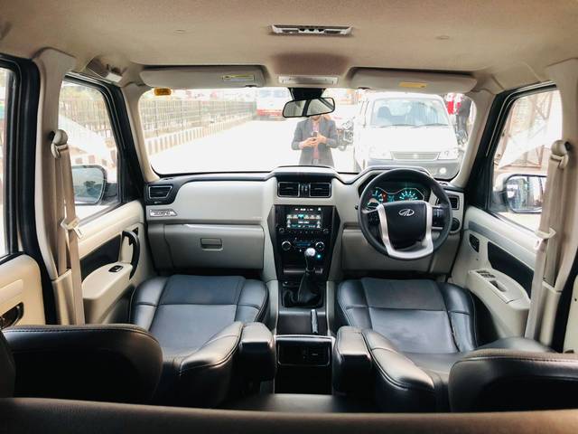 https://images10.gaadi.com/usedcar_image/4303505/original/14afe6c80b25b1c5856ab4ed26efb1f7.jpg?imwidth=6402