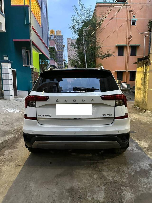 https://images10.gaadi.com/usedcar_image/4303560/original/processed_bdd0f04211000bf5211cc9614b59584c.jpg?imwidth=6402