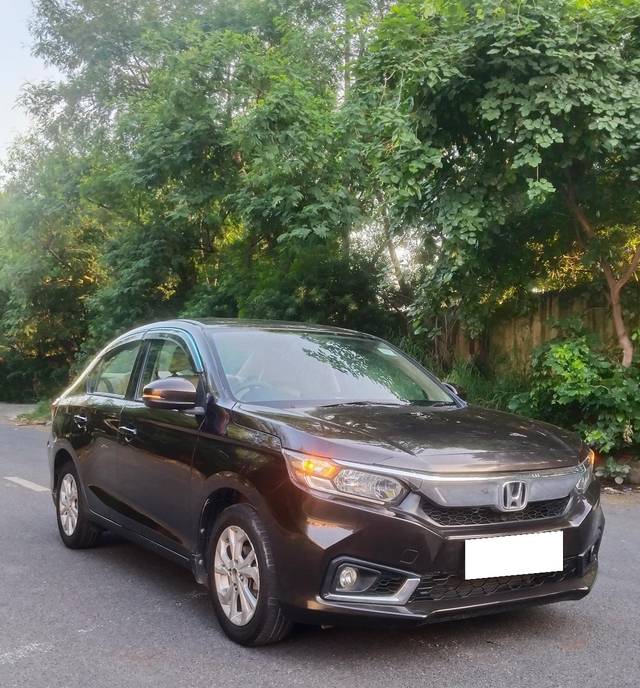 https://images10.gaadi.com/usedcar_image/4303626/original/processed_f5c01e082718295b76a5a0565892b00a.jpg?imwidth=6400