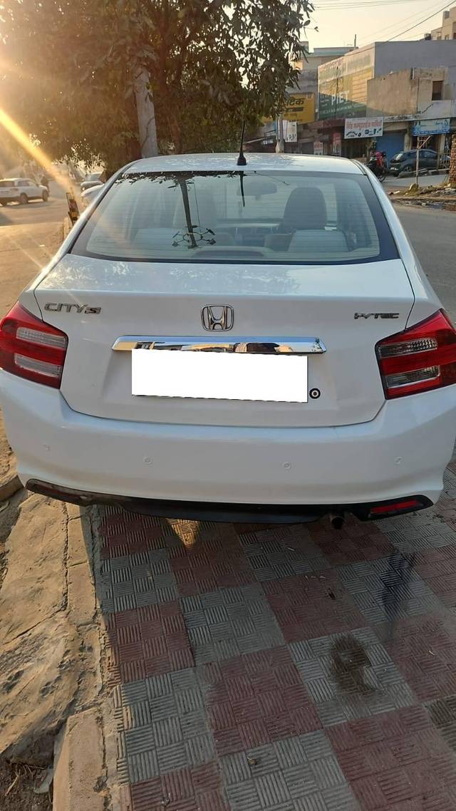 https://images10.gaadi.com/usedcar_image/4303642/original/processed_0e54b9241215c48942cc5f96b0979645.jpg?imwidth=6401