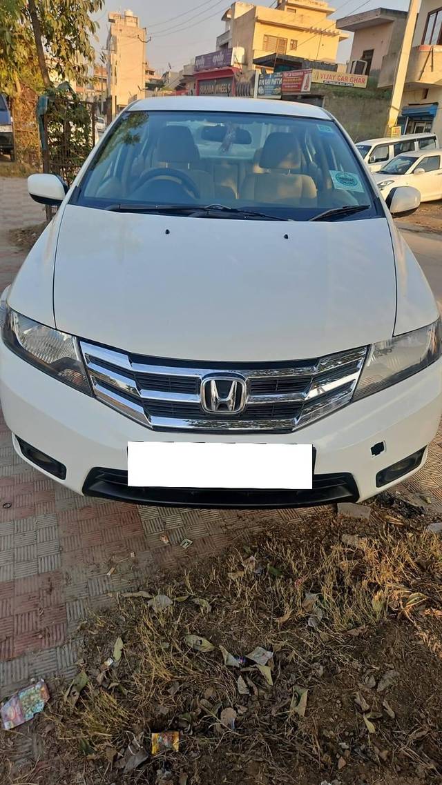 https://images10.gaadi.com/usedcar_image/4303642/original/processed_6e8424be1a8e0581e535bfae670ebd31.jpg?imwidth=6402