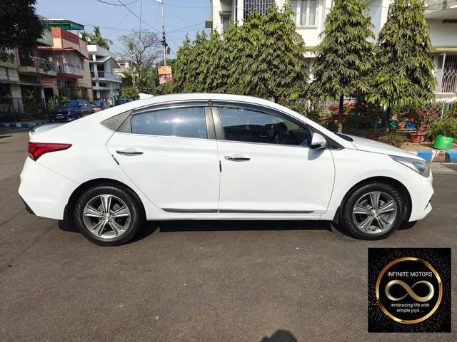 https://images10.gaadi.com/usedcar_image/4303695/original/processed_e9ad69b48477ae6d8135324e8b8c438d.jpg?imwidth=6401