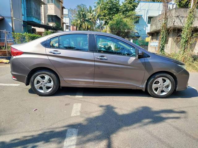 https://images10.gaadi.com/usedcar_image/4303761/original/processed_646d31a7c480d378a81acc269be42371.jpg?imwidth=6402