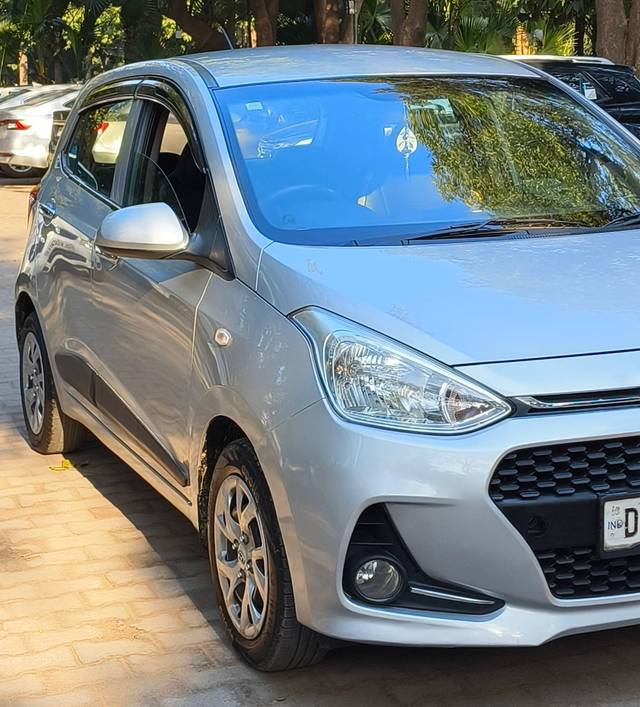 https://images10.gaadi.com/usedcar_image/4303827/original/processed_38b2c8120b8fbf058644f89aec019183.jpg?imwidth=6400