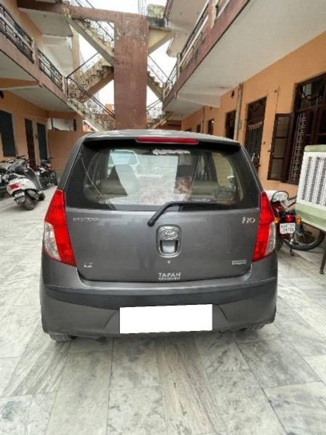 https://images10.gaadi.com/usedcar_image/4303874/original/processed_eaed2f60-ffeb-4972-94ba-ffe6ff408124.jpeg?imwidth=6401