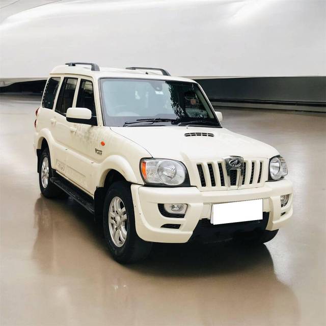 https://images10.gaadi.com/usedcar_image/4303899/original/processed_4a20ea000bfe0e23f3e40315269536f4.jpg?imwidth=6400