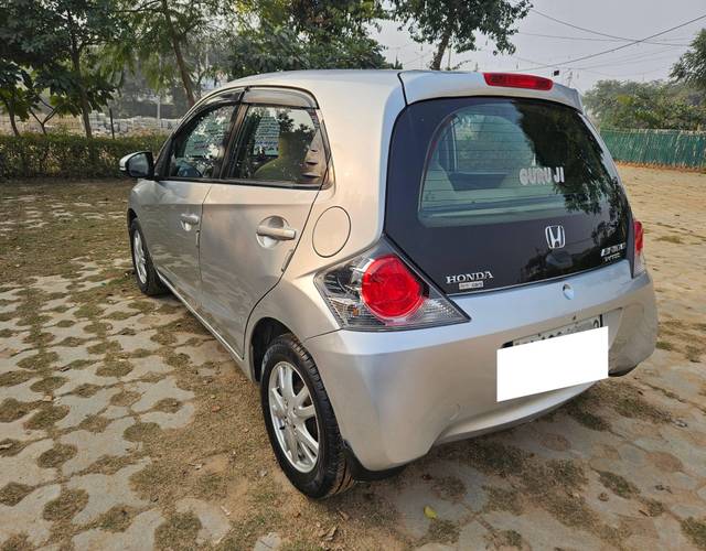 https://images10.gaadi.com/usedcar_image/4303900/original/processed_60871ff3d080d97b860d84d67185caca.jpg?imwidth=6402