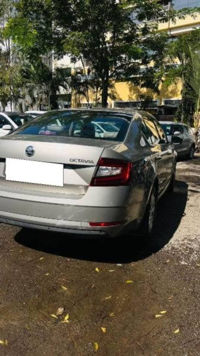 https://images10.gaadi.com/usedcar_image/4303909/original/processed_3dc1b079-1157-470a-a64f-89d717c1aee7.jpg?imwidth=6402