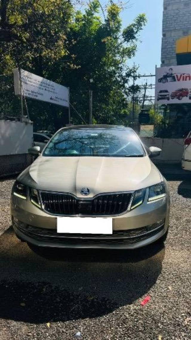 https://images10.gaadi.com/usedcar_image/4303909/original/processed_cec1ef62-79df-49e6-a7f9-0172cb4160e0.jpg?imwidth=6400