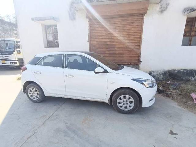 https://images10.gaadi.com/usedcar_image/4303953/original/processed_773387ed-d849-45ae-b28a-a2f66798d148.jpg?imwidth=6400