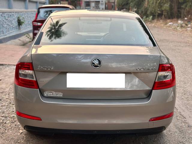 https://images10.gaadi.com/usedcar_image/4304073/original/processed_66b27e58052babf61955c80df3df44d4.jpg?imwidth=6402