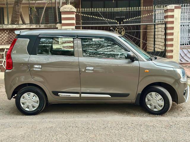 https://images10.gaadi.com/usedcar_image/4304076/original/processed_648b9b85a84a1e1ec259f6081fb720db.jpg?imwidth=6401