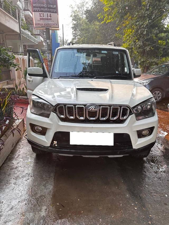 https://images10.gaadi.com/usedcar_image/4304079/original/processed_590b6174c225f5ab726911daf0dbed98.jpeg?imwidth=6400