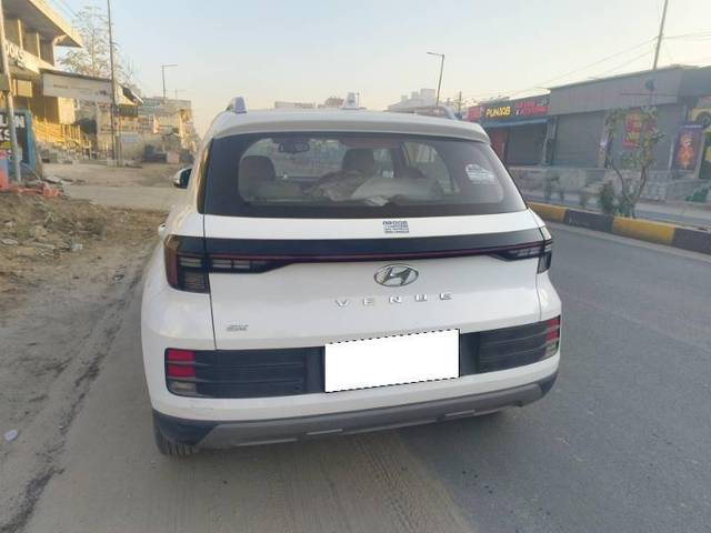 https://images10.gaadi.com/usedcar_image/4304198/original/e16ffe699a8394abd34fffff4eb13893.jpg?imwidth=6401