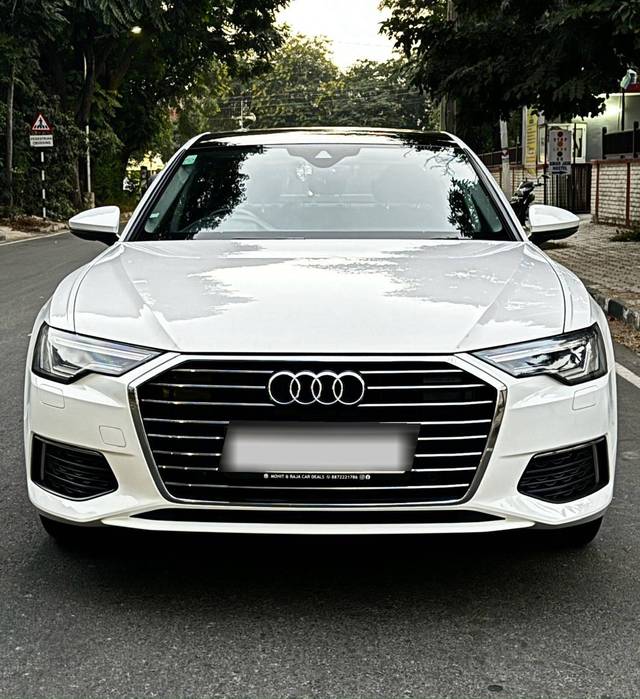 https://images10.gaadi.com/usedcar_image/4304253/original/processed_a84d906c68ef08887e95367640b0bc6f.jpg?imwidth=6402