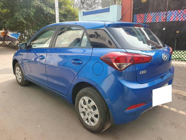 https://images10.gaadi.com/usedcar_image/4304344/original/processed_351fb4cca5033d8dff0b2cbaec3937ed.jpg?imwidth=6402