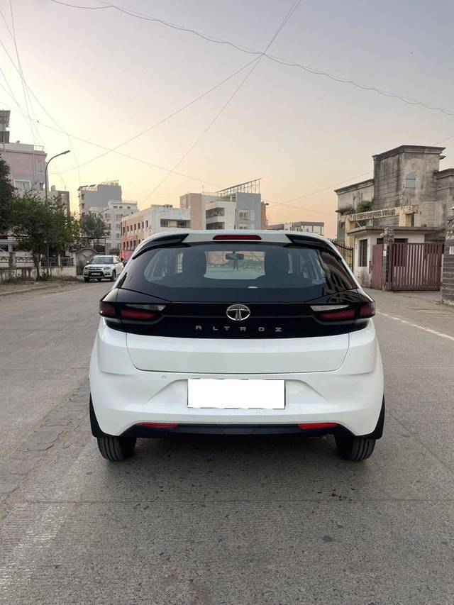 https://images10.gaadi.com/usedcar_image/4304376/original/processed_2e633211050ea21bb0f027541fb9c159.jpg?imwidth=6401