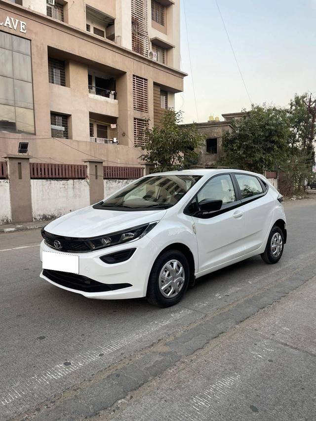 https://images10.gaadi.com/usedcar_image/4304376/original/processed_9054ddd284b0984be8bed32ebce20349.jpg?imwidth=6400