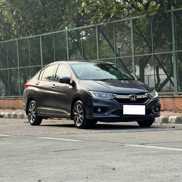 https://images10.gaadi.com/usedcar_image/4304399/original/processed_da2a09b4cfc9429e7b8af8f631d8421d.jpg?imwidth=6400