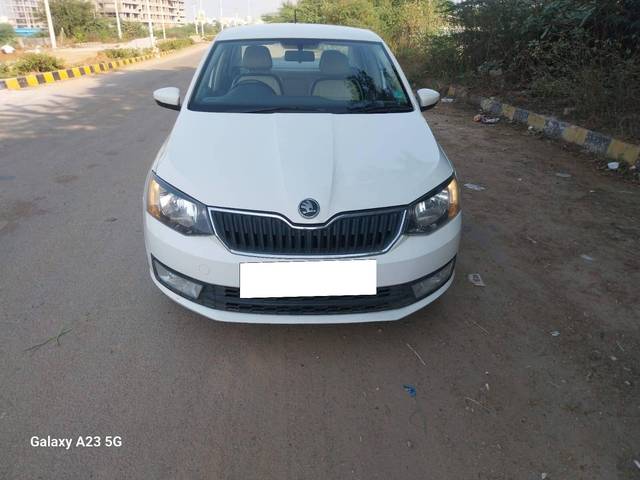 https://images10.gaadi.com/usedcar_image/4304403/original/processed_82452f6f55a799a42d3abd59e9829a32.jpg?imwidth=6402