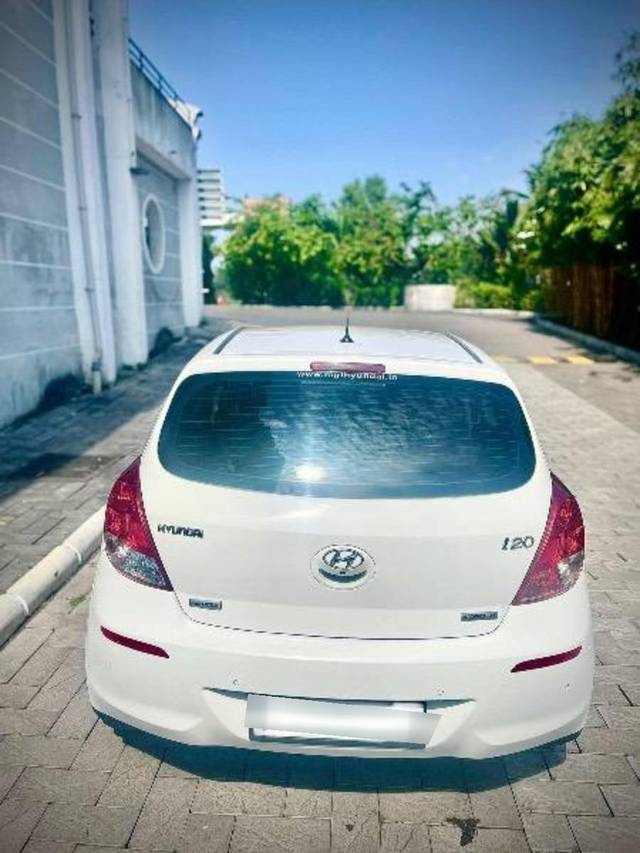 https://images10.gaadi.com/usedcar_image/4304413/original/processed_9e599d44-0472-412f-85d6-2c8d929cd529.jpeg?imwidth=6402