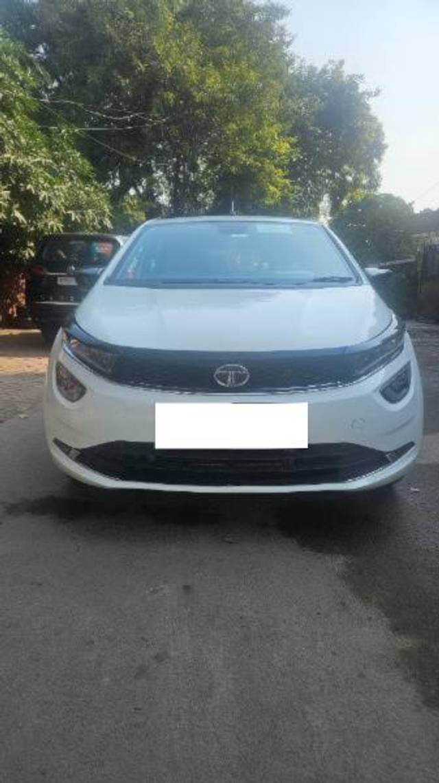 https://images10.gaadi.com/usedcar_image/4304429/original/processed_ed26b52d-3837-4823-b614-97003a50eaf5.jpg?imwidth=6401